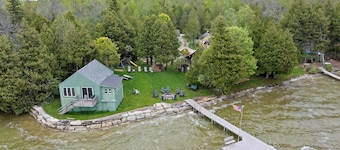 Water's Edge Cottage: Kangaroo Lake Retreat