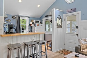 Microwave, oven, stovetop, coffee/tea maker - Sunflower Cabin- Dog Friendly on Kangaroo Lake (Baileys Harbor)