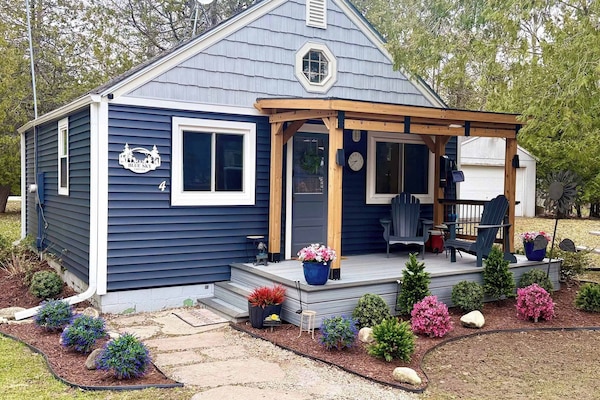 New landscaping in 2026! Beautiful little cabin on Kangaroo Lake