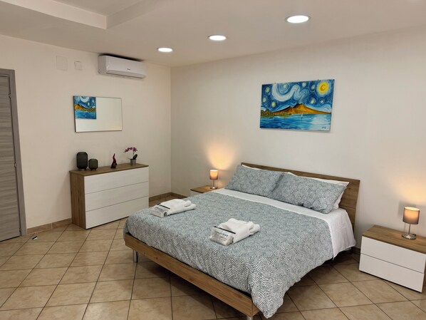 1 bedroom, free WiFi, bed sheets - Andrea's Place - cozy apartment 5 minutes from the Archaeological Museum (Napoli)
