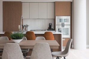 Dining - Luxury Loft Collection COMBO 902/903 Terrace (Chicago)