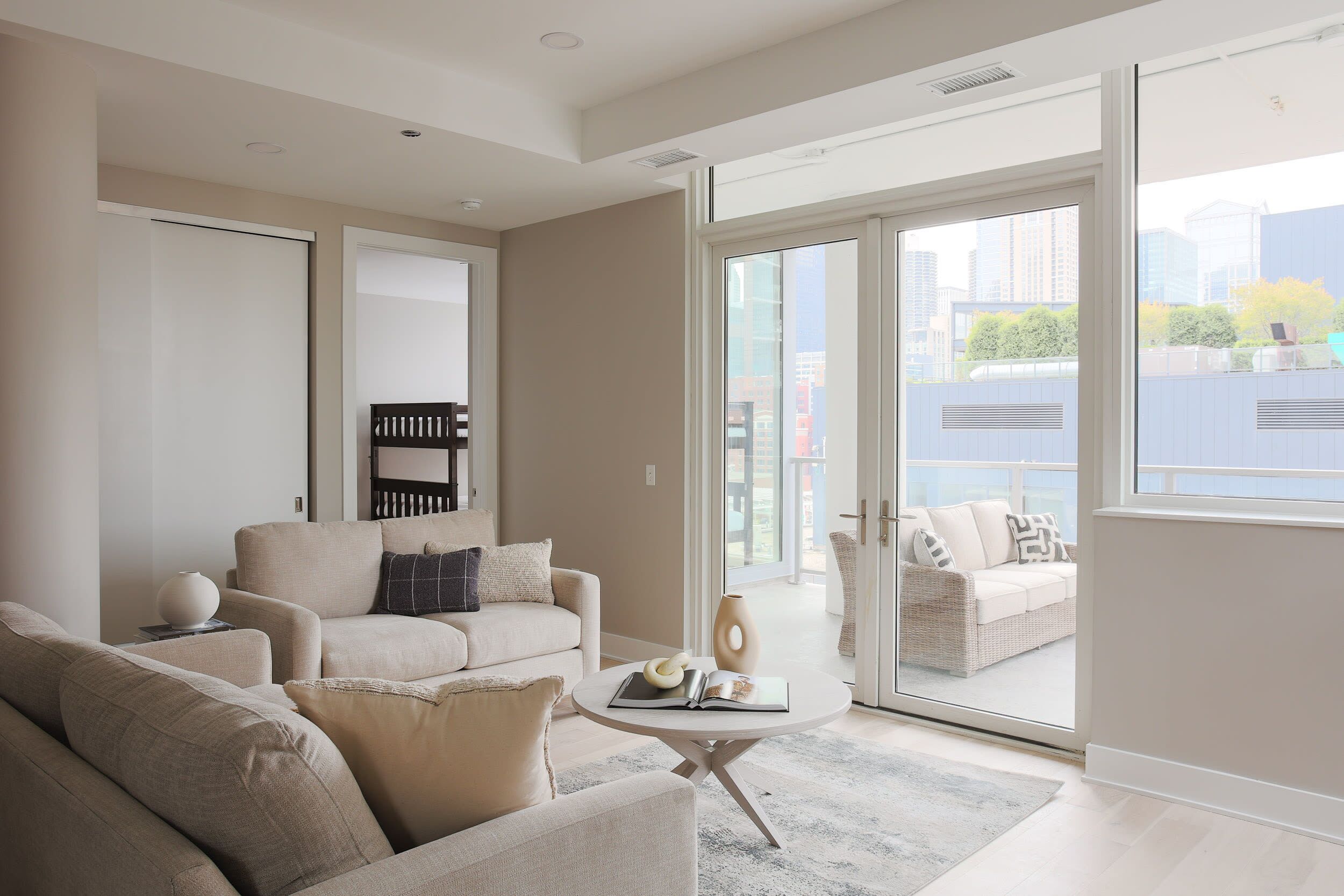 Televisión, estéreo, oficina