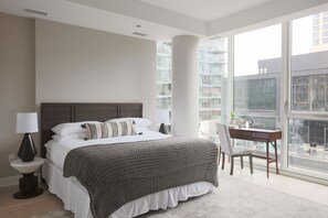 6 habitaciones, escritorio y tabla de planchar con plancha 