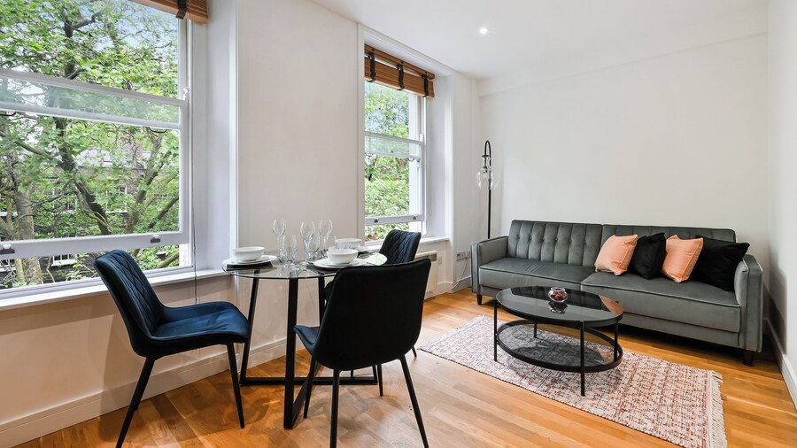 Avari Apartments – Gray’s Collection
