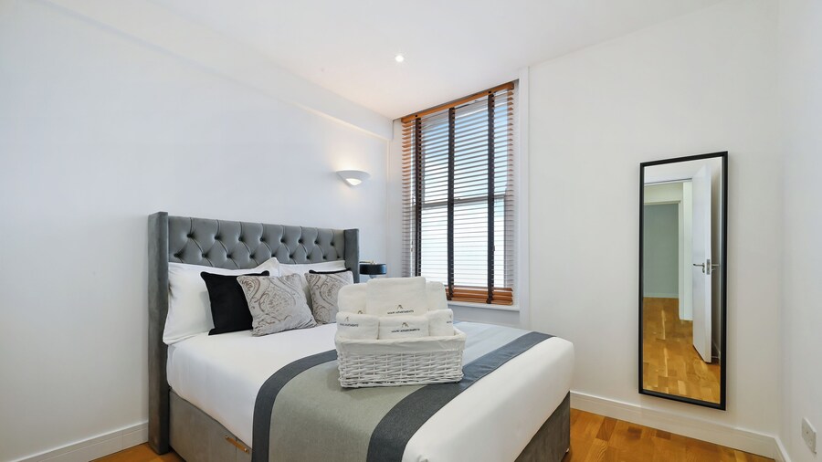 Avari Apartments – Gray’s Collection