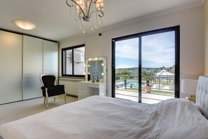 3 bedrooms, iron/ironing board, travel cot, free WiFi