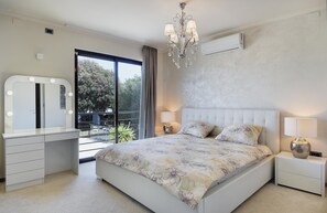 3 bedrooms, iron/ironing board, travel cot, free WiFi