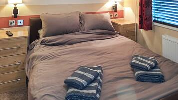 2 bedrooms, bed sheets