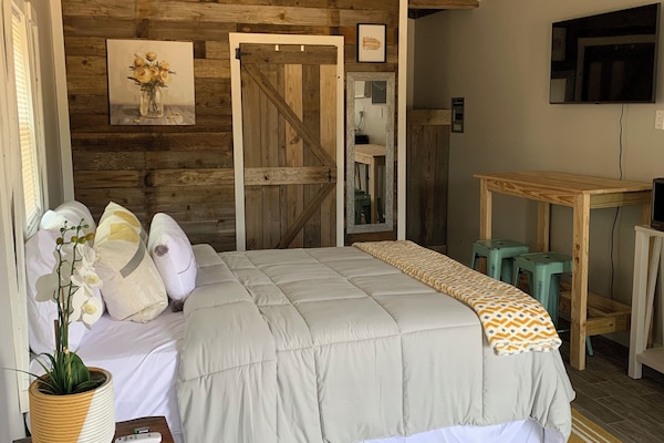 1 bedroom, iron/ironing board, free WiFi, bed sheets