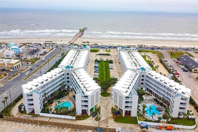 Beach-view condo steps from Babe’s Beach with pool, hot tub, balcony, & W/D