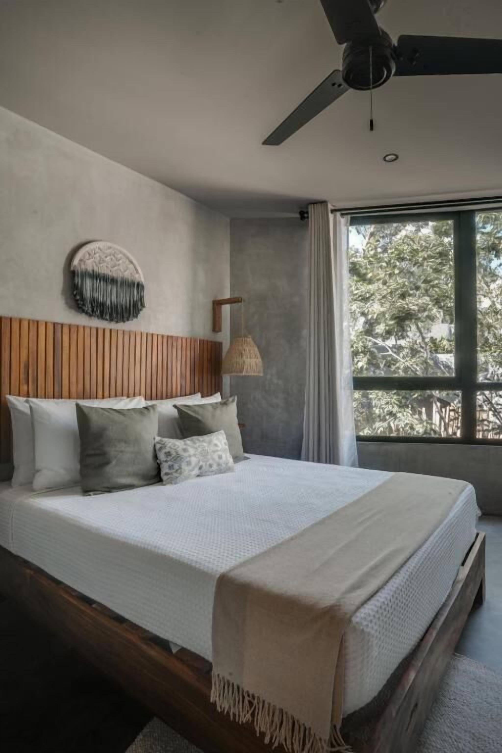 3 عدّة غرف نوم وأغطية فراش متميزة وألحفة محشوة بالريش