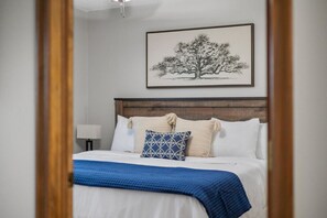 2 Schlafzimmer, Schreibtisch, Bügeleisen/Bügelbrett, Reisekinderbett