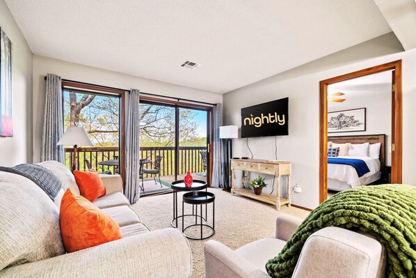 2 chambres, bureau, fer et planche à repasser, lit parapluie