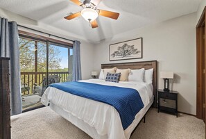 2 chambres, bureau, fer et planche à repasser, lit parapluie