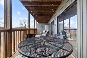 Outdoor dining - 2mi to Silver Dollar City | Pool & Playground- Whistle Stop Haven (Reeds Spring)