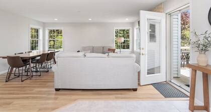 Harbor School House - Private home, great outdoor space, 5 minute walk downtown