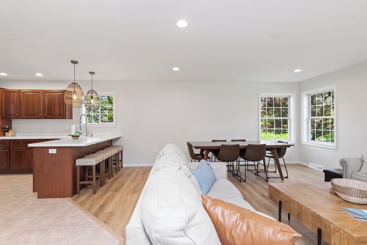 Harbor School House - Private Home, Great Outdoor Space, 5 Minute Walk Downtown - Egg Harbor, WI