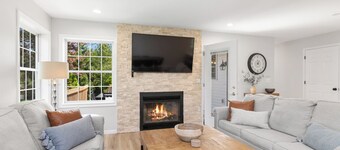 Harbor School House - Private home, great outdoor space, 5 minute walk downtown