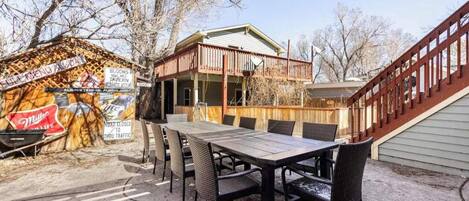 屋外ダイニングエリア