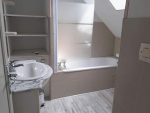 Shower, hair dryer, towels, toilet paper - Gite Chez Papounet (Isigny-sur-Mer)