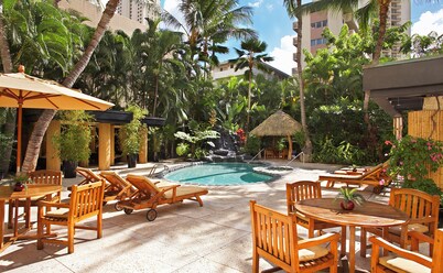 Boutique Waikiki Condo • AC • Lanai • Walk to Beach & Dining