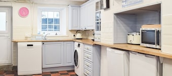 3 bedroom accommodation in Llansteffan, near Carmarthenshire