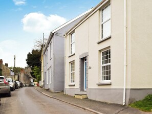 Exterior - 3 bedroom accommodation in Llansteffan, near Carmarthenshire (Llansteffan, near Carmarthenshire)