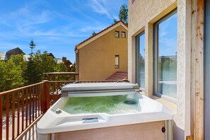 Baignoire à remous extérieure