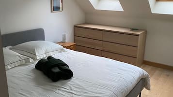 3 bedrooms, iron/ironing board, travel cot, WiFi