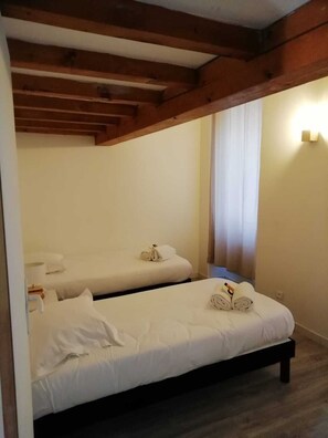 1 quarto, ferros/tábuas de passar roupa, Wi-Fi, roupa de cama