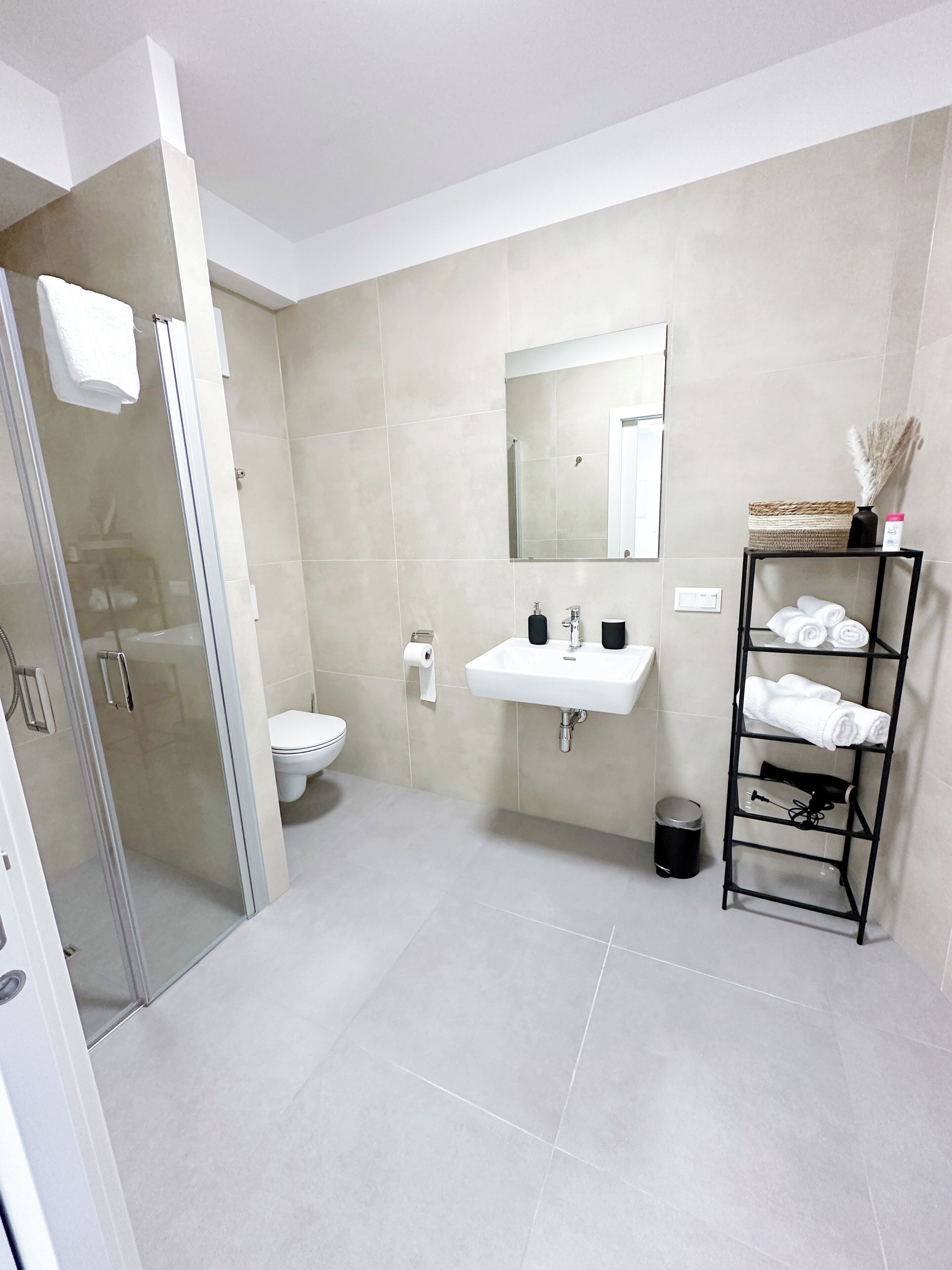 Superior Twin Room | Bathroom | Shower, hair dryer, heated floors, towels