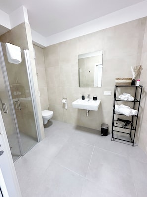 Chambre Supérieure avec lits jumeaux | Salle de bain