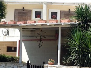 تفاصيل الفندق من الخارج