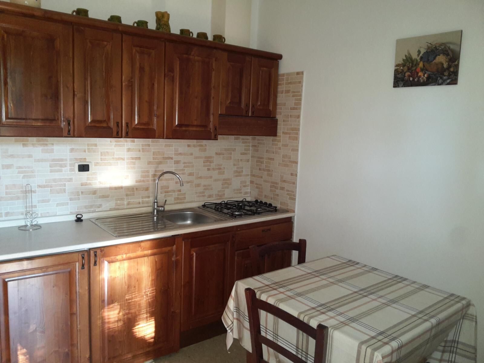 Fridge, oven, stovetop, coffee/tea maker