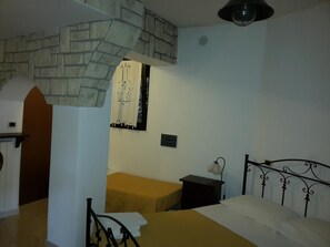 1 bedroom, WiFi, bed sheets - Casal del Borgo (ref.1) (Puglia)