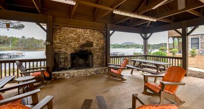 Lakefront home with amazing mountain views, balcony, & AC - snowbird-friendly