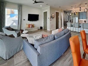 Living area - Breezy Beach by Resort Collection (Panama City Beach)