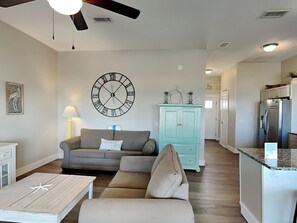 Hus, flere senger, terrasse (Charline Beachside Villa) | Oppholdsområde