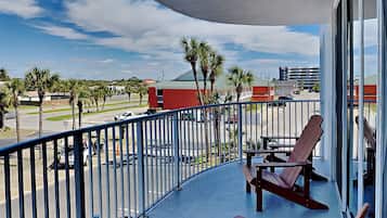 Appartamento, letti multipli, balcone, vista oceano (Dune Point #303 - No Pets Allowed) | Terrazza/patio