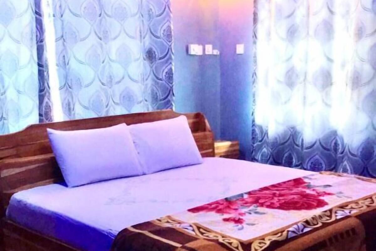 Phòng Deluxe, 1 giường cỡ king, phòng tắm riêng | 1 phòng ngủ, bàn, khu vực làm việc phù hợp cho laptop 