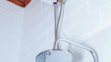 Dusche, Haartrockner, Bidet, Handtücher