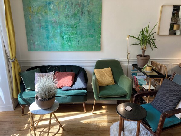 TV - Charming Montmartre Flat - Moulin Rouge (Paris)