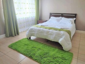 2 bedrooms, iron/ironing board, WiFi - Quiet 2 Bedroom Townhouse with Parking Westlands (Nairobi)