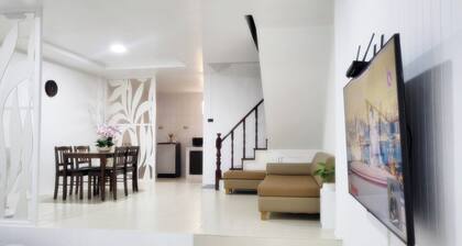 Sawasdee,Free Wifi,Large home, near Don Mueang Airport,Occupy the whole house.
