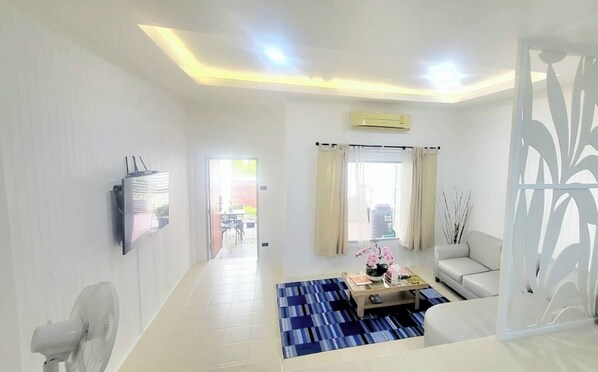 Smart TV - Sawasdee,Free Wifi,Large home, near Don Mueang Airport,Occupy the whole house. (Lamlukka)