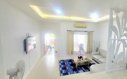 Sawasdee,Free Wifi,Large home, near Don Mueang Airport,Occupy the whole house. 