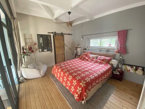 3 slaapkamers, een strijkplank/strijkijzer, gratis wifi, beddengoed