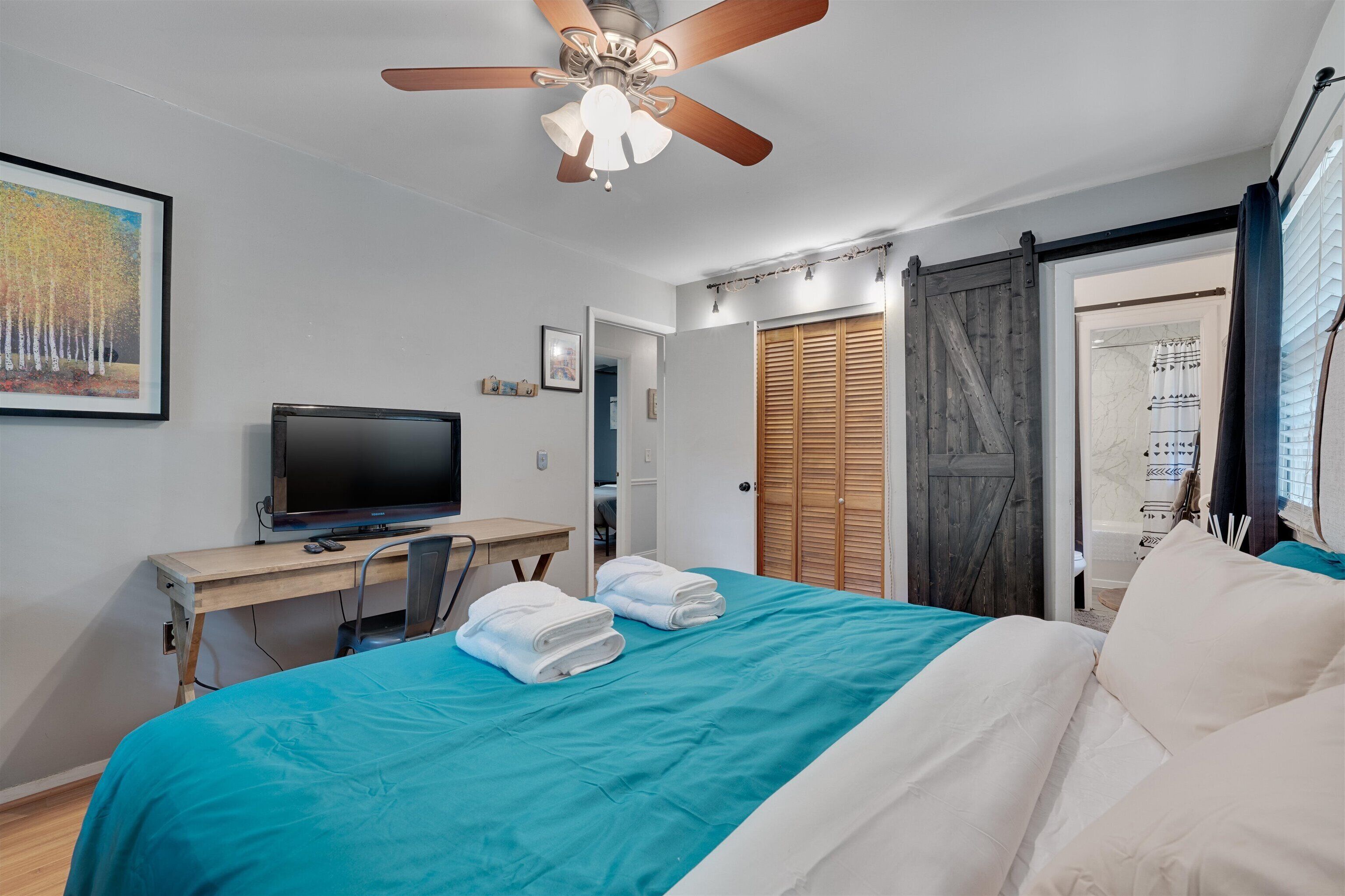 3 室のベッドルーム、アイロン / アイロン台、WiFi、ベッドシーツ