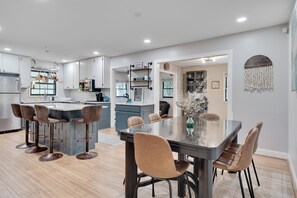 Dining - Duke-Raleigh Hospital - Six Forks Residence (Raleigh)