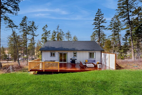 Terrace/patio - Dog-friendly home with deck & firepit, walk to 500+ acres of off-leash trails (Whitefish)